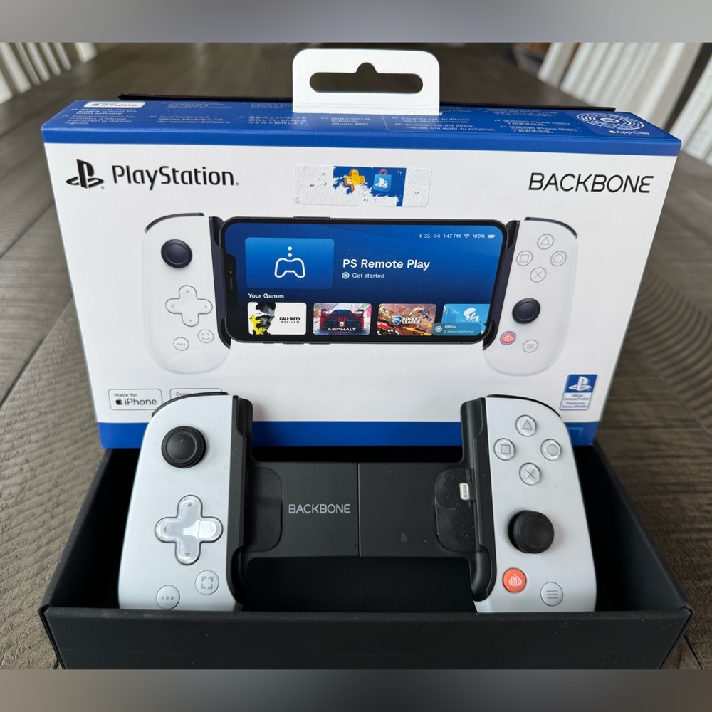 BACKBONE - PlayStation Edition Mobile Gaming Controller for iPhone - Picture 3 of 12